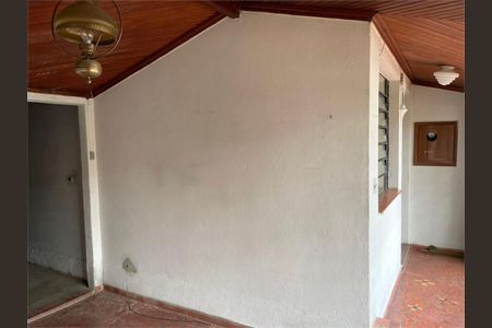 Casa à venda com 130m², 2 quartos e 6 vagas