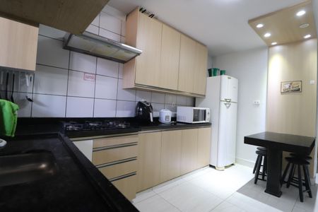 Casa para alugar com 100m², 2 quartos e 2 vagasCozinha