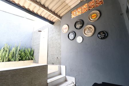 Casa para alugar com 100m², 2 quartos e 2 vagasVaranda