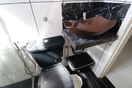 Casa para alugar com 100m², 2 quartos e 2 vagasBanheiro Social