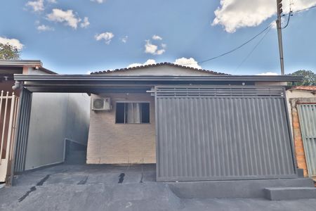 Casa para alugar com 100m², 2 quartos e 2 vagasFachada 