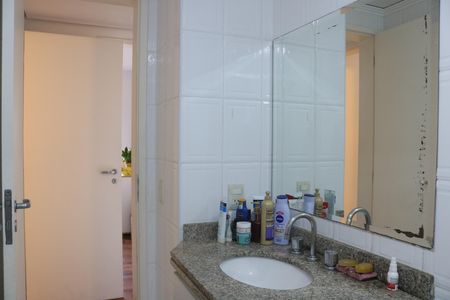 Apartamento para alugar com 132m², 4 quartos e 2 vagasBanheiro 1