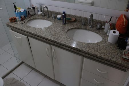 Apartamento para alugar com 132m², 4 quartos e 2 vagasBanheiro 3