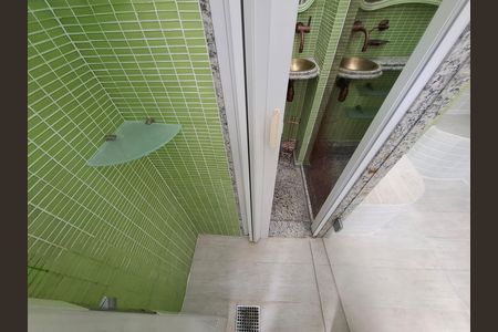 Casa à venda com 325m², 5 quartos e 2 vagas Casa à venda com 325m², 5 quartos e 2 vagasSauna