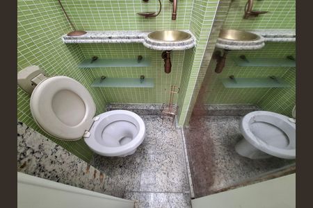 Casa à venda com 325m², 5 quartos e 2 vagas Casa à venda com 325m², 5 quartos e 2 vagasÁrea externa