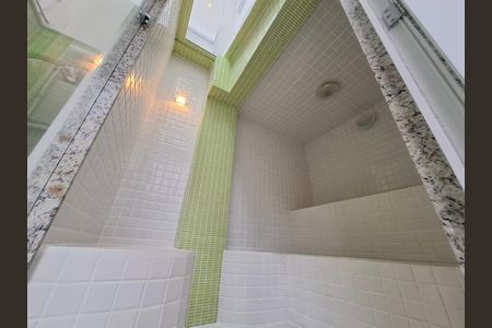 Casa à venda com 325m², 5 quartos e 2 vagas Casa à venda com 325m², 5 quartos e 2 vagasSauna