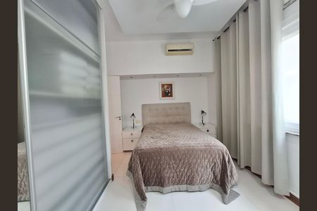 Casa à venda com 325m², 5 quartos e 2 vagas Casa à venda com 325m², 5 quartos e 2 vagasSuíte 2
