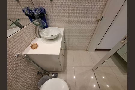 Casa à venda com 325m², 5 quartos e 2 vagas Casa à venda com 325m², 5 quartos e 2 vagasBanheiro da suíte 5