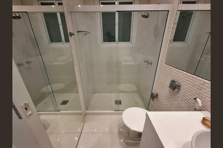 Casa à venda com 325m², 5 quartos e 2 vagas Casa à venda com 325m², 5 quartos e 2 vagasBanheiro da suíte 5
