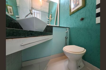 Casa à venda com 325m², 5 quartos e 2 vagas Casa à venda com 325m², 5 quartos e 2 vagasÁrea externa