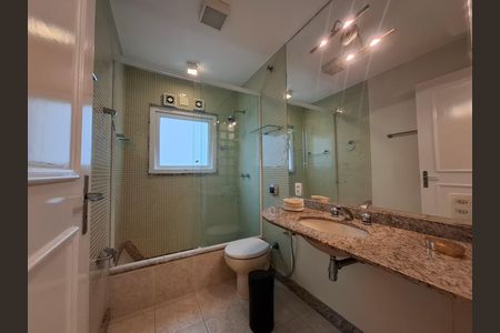 Casa à venda com 325m², 5 quartos e 2 vagas Casa à venda com 325m², 5 quartos e 2 vagasBanheiro da suíte 5