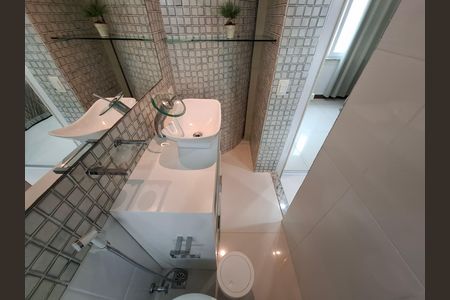 Casa à venda com 325m², 5 quartos e 2 vagas Casa à venda com 325m², 5 quartos e 2 vagasBanheiro da suíte 2