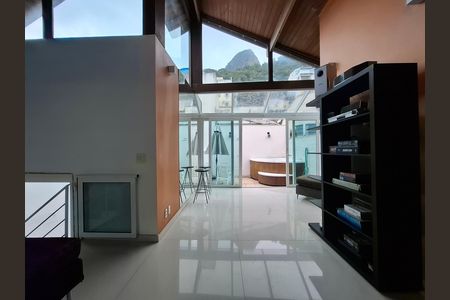 Casa à venda com 325m², 5 quartos e 2 vagas Casa à venda com 325m², 5 quartos e 2 vagasSala 2