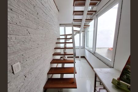 Casa à venda com 325m², 5 quartos e 2 vagas Casa à venda com 325m², 5 quartos e 2 vagasCorredor