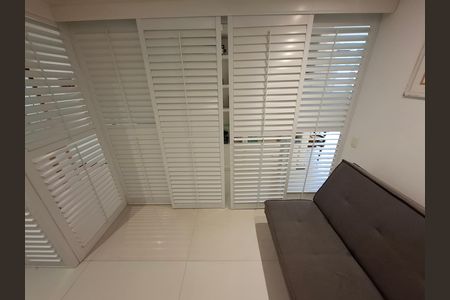 Casa à venda com 325m², 5 quartos e 2 vagas Casa à venda com 325m², 5 quartos e 2 vagasEscritório