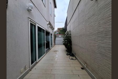Casa à venda com 325m², 5 quartos e 2 vagas Casa à venda com 325m², 5 quartos e 2 vagasCorredor