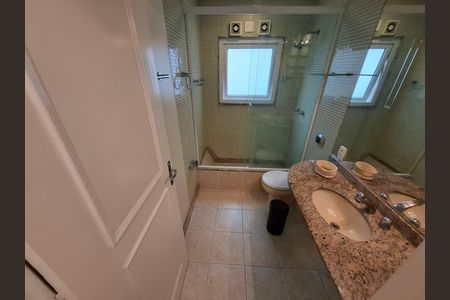 Casa à venda com 325m², 5 quartos e 2 vagas Casa à venda com 325m², 5 quartos e 2 vagasBanheiro da suíte 5