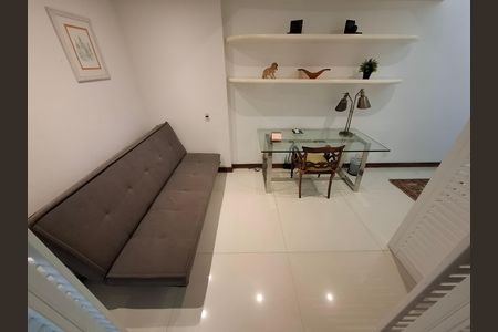 Casa à venda com 325m², 5 quartos e 2 vagas Casa à venda com 325m², 5 quartos e 2 vagasEscritório