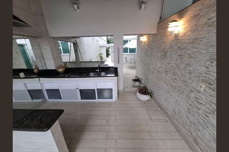Casa à venda com 325m², 5 quartos e 2 vagas Casa à venda com 325m², 5 quartos e 2 vagasÁrea externa- piscina