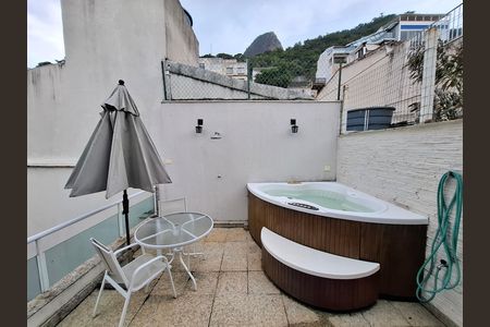 Casa à venda com 325m², 5 quartos e 2 vagas Casa à venda com 325m², 5 quartos e 2 vagasÁrea externa