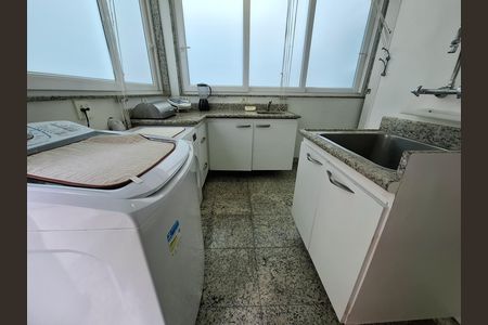 Casa à venda com 325m², 5 quartos e 2 vagas Casa à venda com 325m², 5 quartos e 2 vagasÁrea de serviço