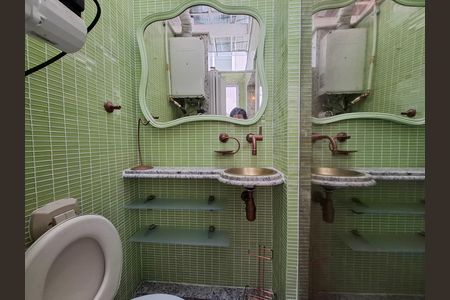 Casa à venda com 325m², 5 quartos e 2 vagas Casa à venda com 325m², 5 quartos e 2 vagasÁrea externa