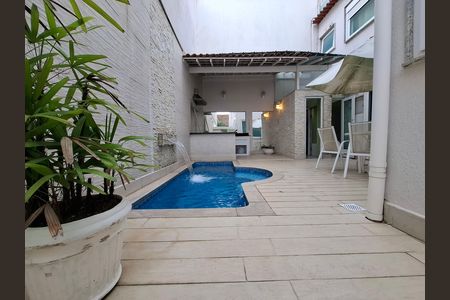 Casa à venda com 325m², 5 quartos e 2 vagas Casa à venda com 325m², 5 quartos e 2 vagasÁrea externa- piscina