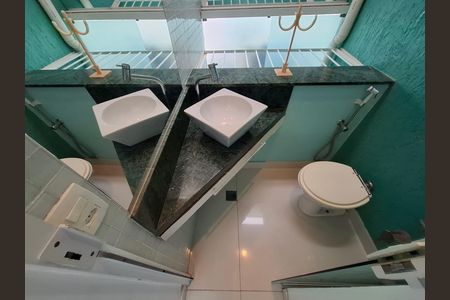 Casa à venda com 325m², 5 quartos e 2 vagas Casa à venda com 325m², 5 quartos e 2 vagasÁrea externa