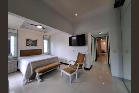 Casa à venda com 325m², 5 quartos e 2 vagas Casa à venda com 325m², 5 quartos e 2 vagasSuíte 4