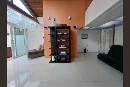 Casa à venda com 325m², 5 quartos e 2 vagas Casa à venda com 325m², 5 quartos e 2 vagasSala 2