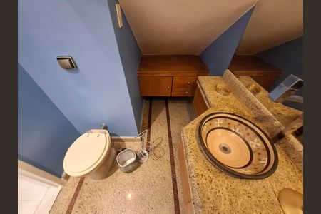 Casa à venda com 325m², 5 quartos e 2 vagas Casa à venda com 325m², 5 quartos e 2 vagasLavabo
