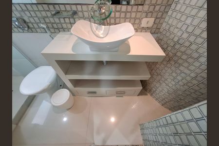 Casa à venda com 325m², 5 quartos e 2 vagas Casa à venda com 325m², 5 quartos e 2 vagasBanheiro da suíte 2