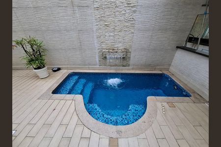 Casa à venda com 325m², 5 quartos e 2 vagas Casa à venda com 325m², 5 quartos e 2 vagasÁrea externa- piscina