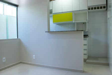 Casa de condomínio para alugar com 70m², 1 quarto e 1 vagaSala/Cozinha