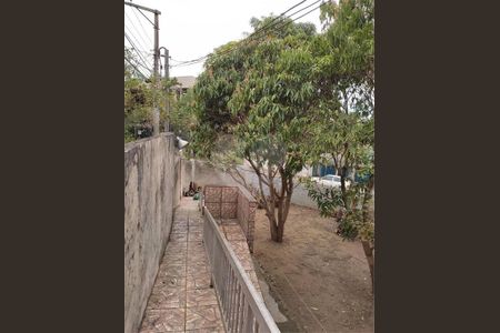 Casa à venda com 330m², 2 quartos e 2 vagas