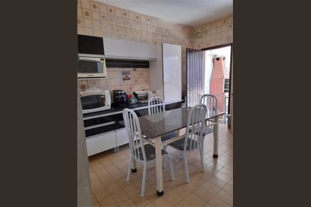 Casa à venda com 330m², 2 quartos e 2 vagas
