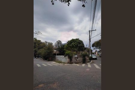 Casa à venda com 330m², 2 quartos e 2 vagas