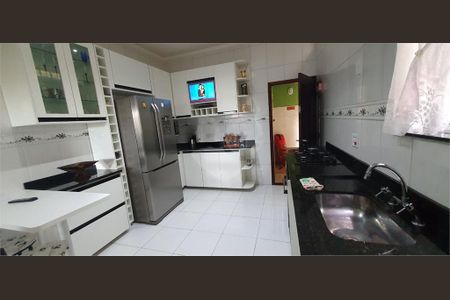 Casa à venda com 4 quartos, 238m² em Rio Bonito, São Paulo