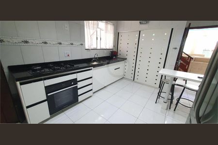 Casa à venda com 4 quartos, 238m² em Rio Bonito, São Paulo