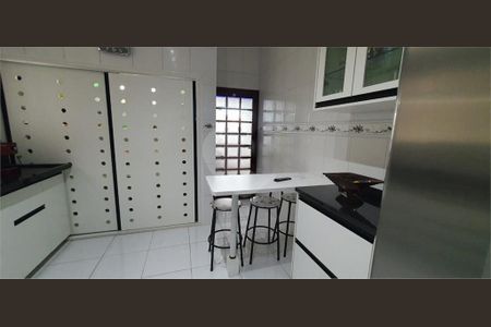 Casa à venda com 4 quartos, 238m² em Rio Bonito, São Paulo