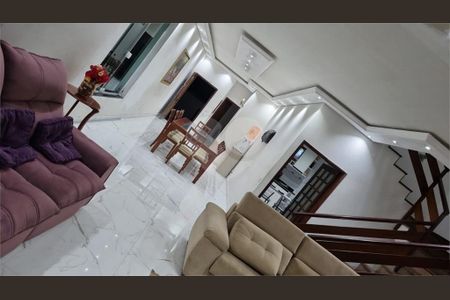 Casa à venda com 4 quartos, 238m² em Rio Bonito, São Paulo