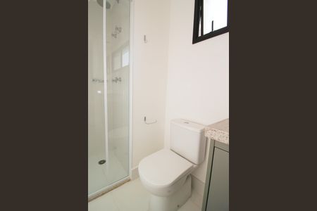 Banheiro de kitnet/studio para alugar com 1 quarto, 30m² em Indianópolis, São Paulo