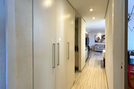 Apartamento à venda com 75m², 3 quartos e 2 vagasCorredor