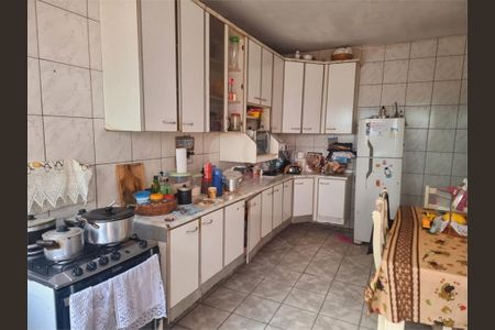 Casa à venda com 3 quartos, 300m² em Jardim Regis, São Paulo