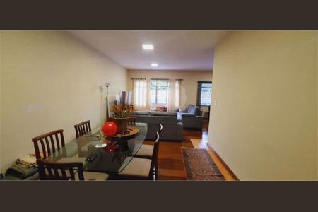 Casa à venda com 9 quartos, 263m² em Vila Santa Maria, São Paulo