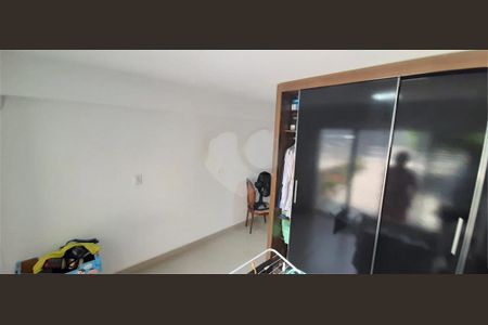Casa à venda com 263m², 9 quartos e sem vaga