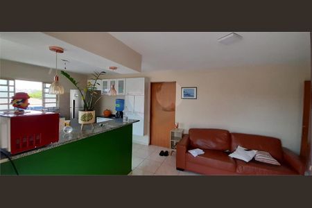 Casa à venda com 9 quartos, 263m² em Vila Santa Maria, São Paulo