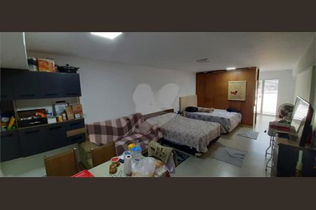 Casa à venda com 263m², 9 quartos e sem vaga