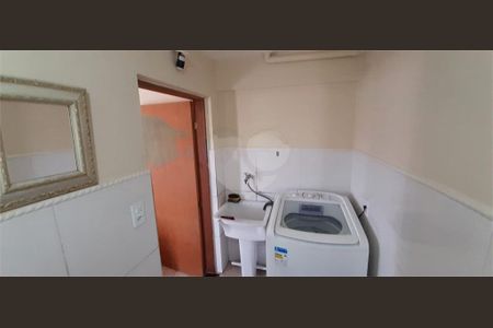 Casa à venda com 263m², 9 quartos e sem vaga