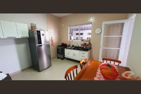 Casa à venda com 263m², 9 quartos e sem vaga